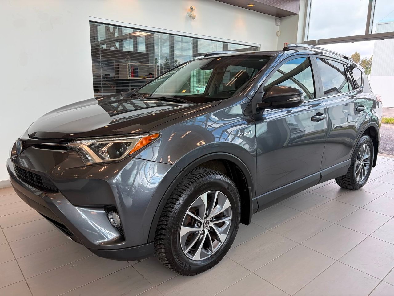 Toyota RAV4 Hybride 2017 Gris Notre-Dame-des-Prairies - photo #0