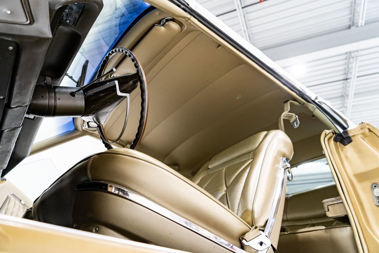 Lincoln Continental Only 687 miles from new. Unrestored example **PRICE IN USD** 1969 Or Montréal - photo #61