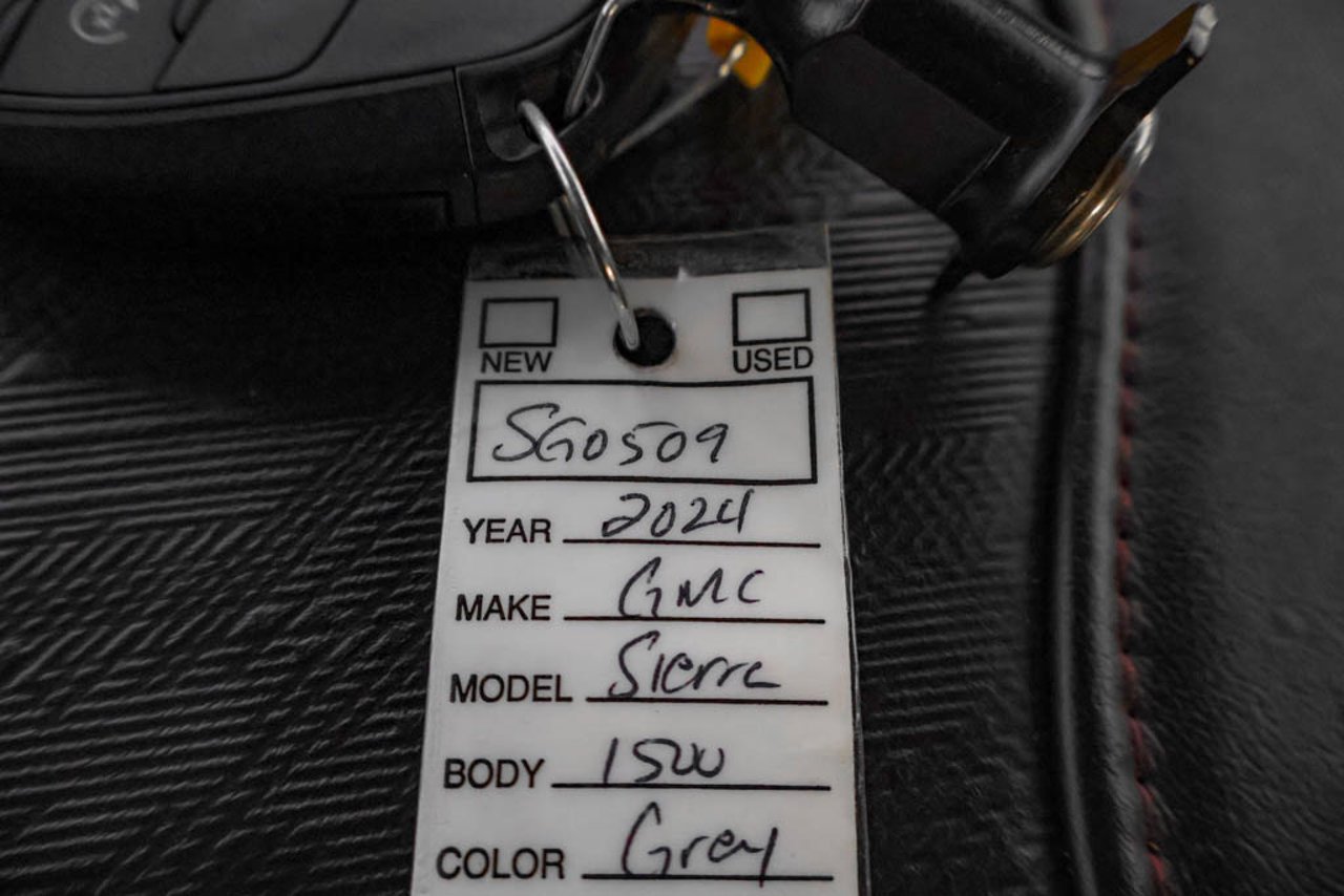 2024 GMC Sierra 1500 4WD Crew Cab 147 AT4X Grey Sherwood Park - photo #35