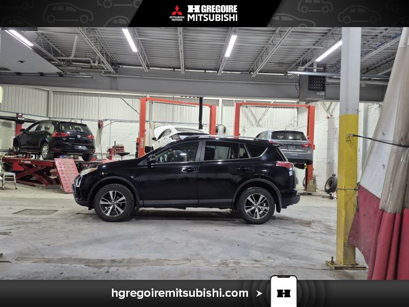 Toyota Rav 4 MW4499 | XLE *AWD* Toit * Mags * Caméra * 2018 Noir Laval - photo #4