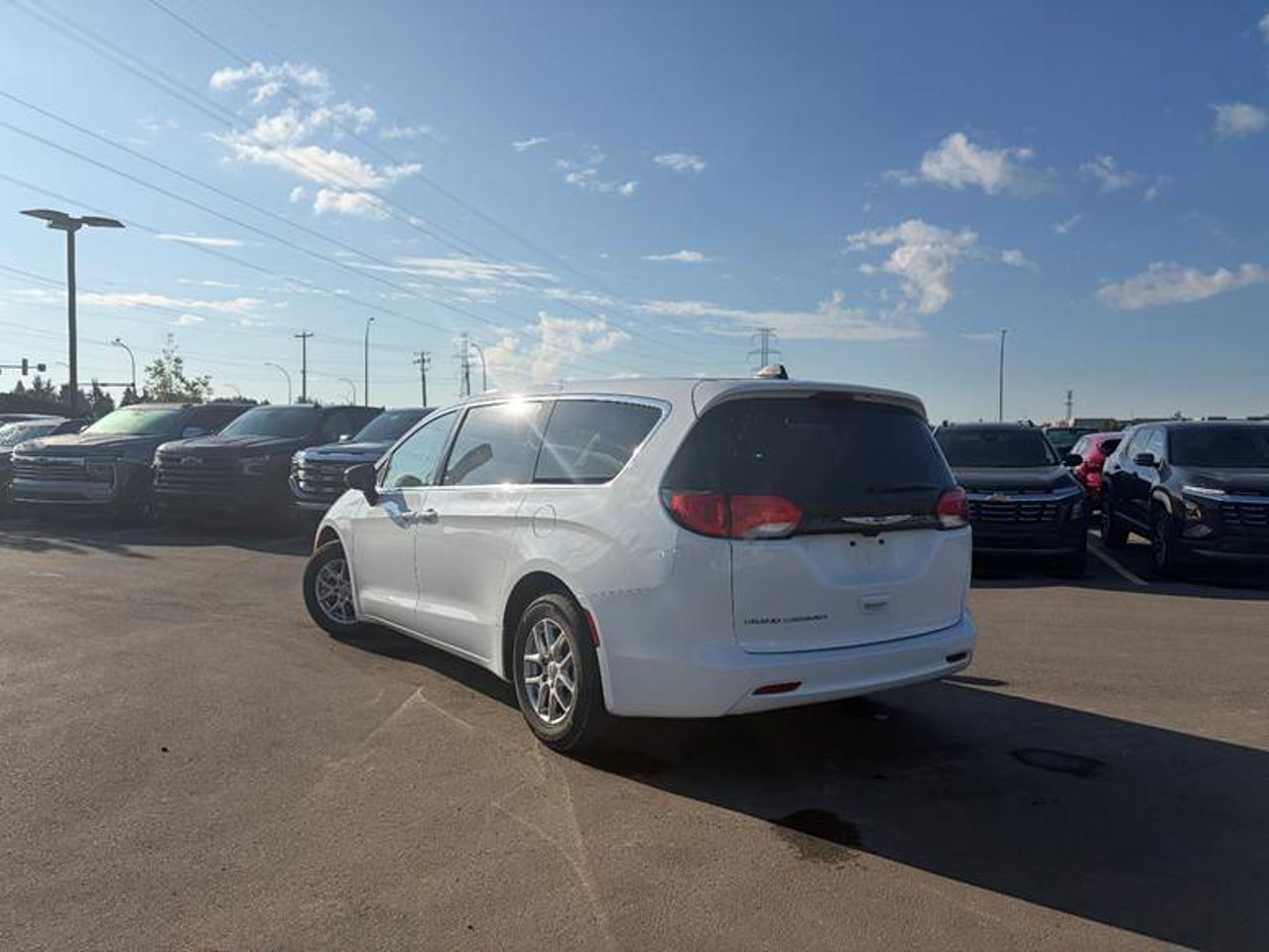 2024 Chrysler Grand Caravan SXT 2WD White Sherwood Park - photo #3