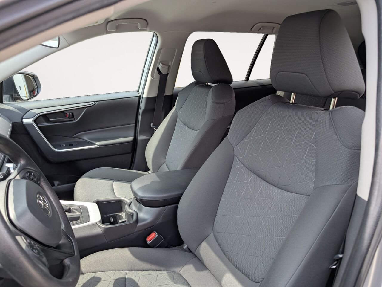 Toyota RAV4 LE/SIÈGES CHAUFFANTS/CAMÉRA DE RECUL/BLUETOOTH/AC/ 2022 Argent Sherbrooke - photo #6