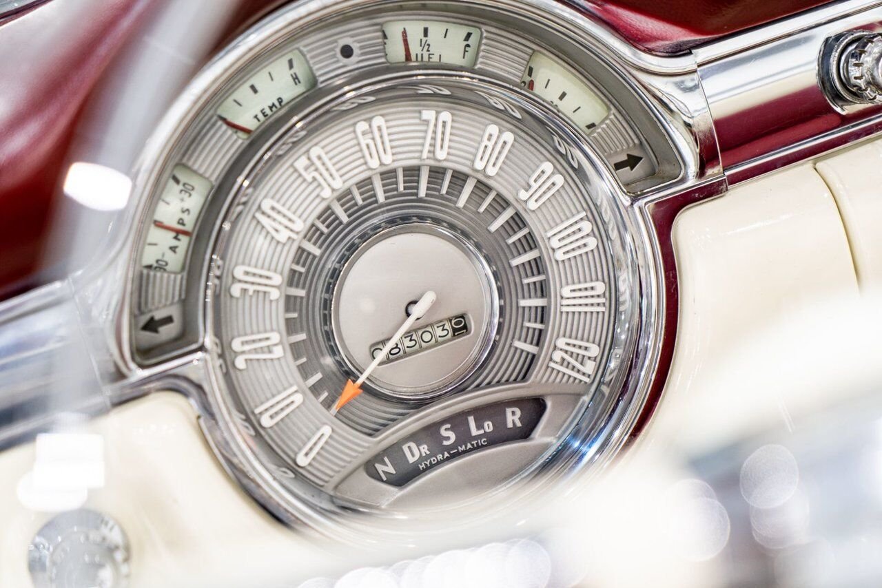 Oldsmobile 98 PRIX EN USD | Convertible Beautifully Presented from complete Restoration 1953 Rouge Montréal - photo #9