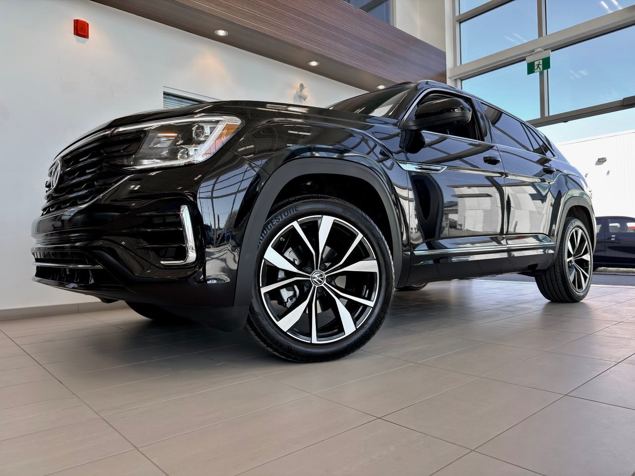 2026 Volkswagen Atlas Cross Sport Black Notre-Dame-des-Prairies - photo #1