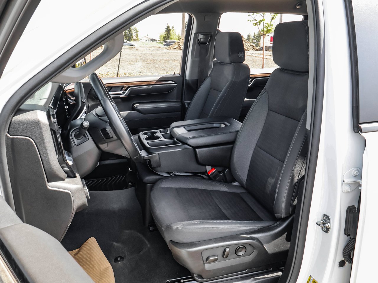 2025 Chevrolet Silverado 1500 4WD Crew Cab 147 LT White Sherwood Park - photo #13