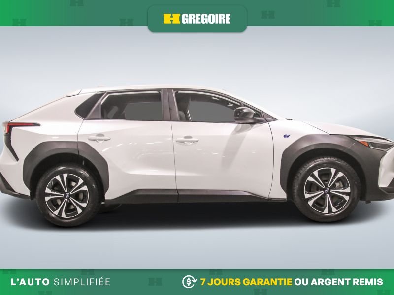 2023 Subaru Solterra White Saint-Eustache - photo #10