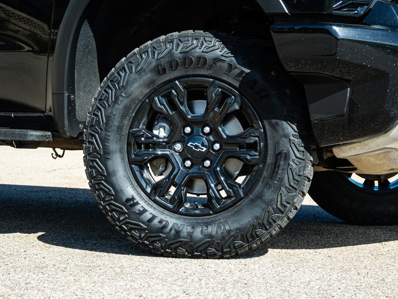 2025 Chevrolet Silverado 1500 4WD Crew Cab 147 ZR2 Black Sherwood Park - photo #5