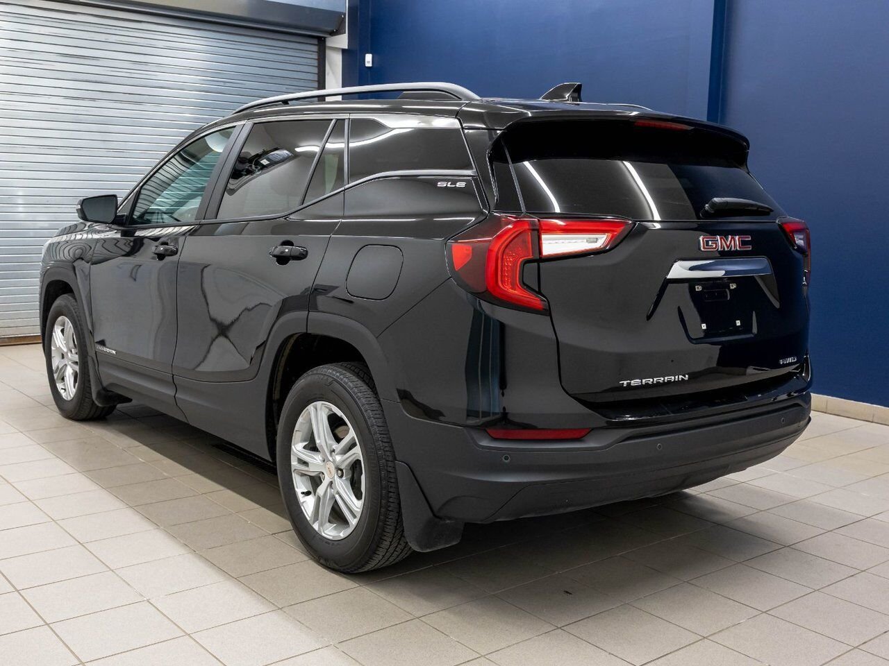 GMC Terrain SLE AWD *SIÈGES CHAUF* HAYON ELEC CARPLAY REG ADAP 2024 Noir Saint-Jérôme - photo #4