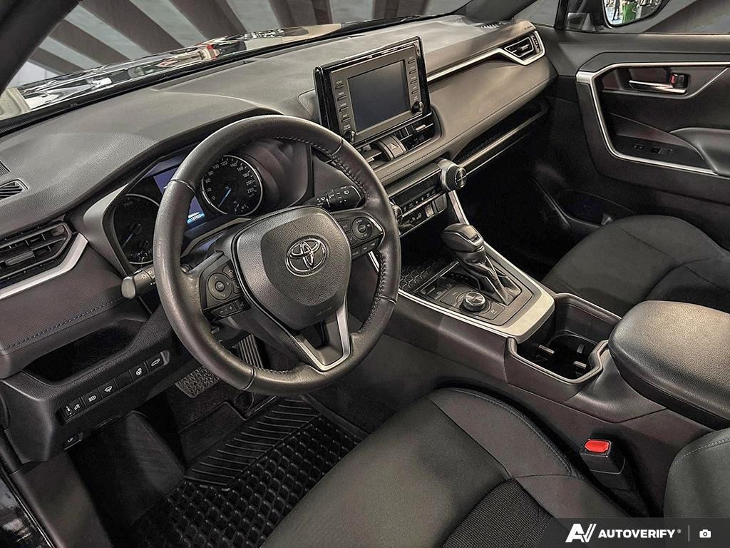 2022 Toyota RAV4 2602099A | Hybrid SE, well maintained, local trade Black Edmonton - photo #12