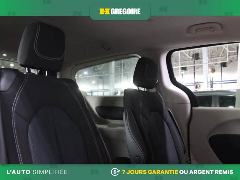 2022 Chrysler Grand Caravan Black Saint-Eustache - photo #27