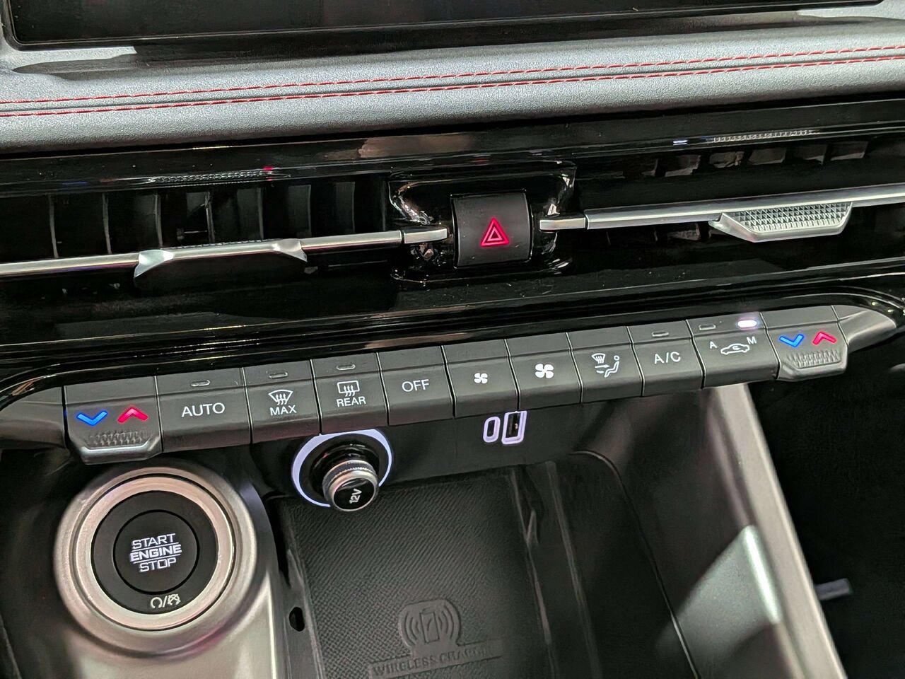 2024 Dodge Hornet R/T Plus PHEV EAWD *Ltd Avail* Black Val-David - photo #24