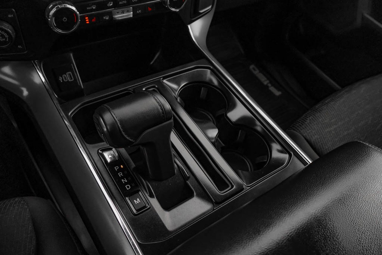 2025 Ford F-150 XLT 4WD SuperCrew 5.5' Box White Sherwood Park - photo #25
