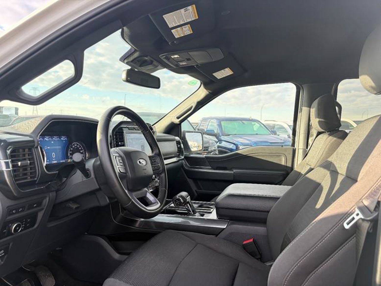 2023 Ford F-150 XLT 4WD SuperCrew 5.5' Box White Sherwood Park - photo #5