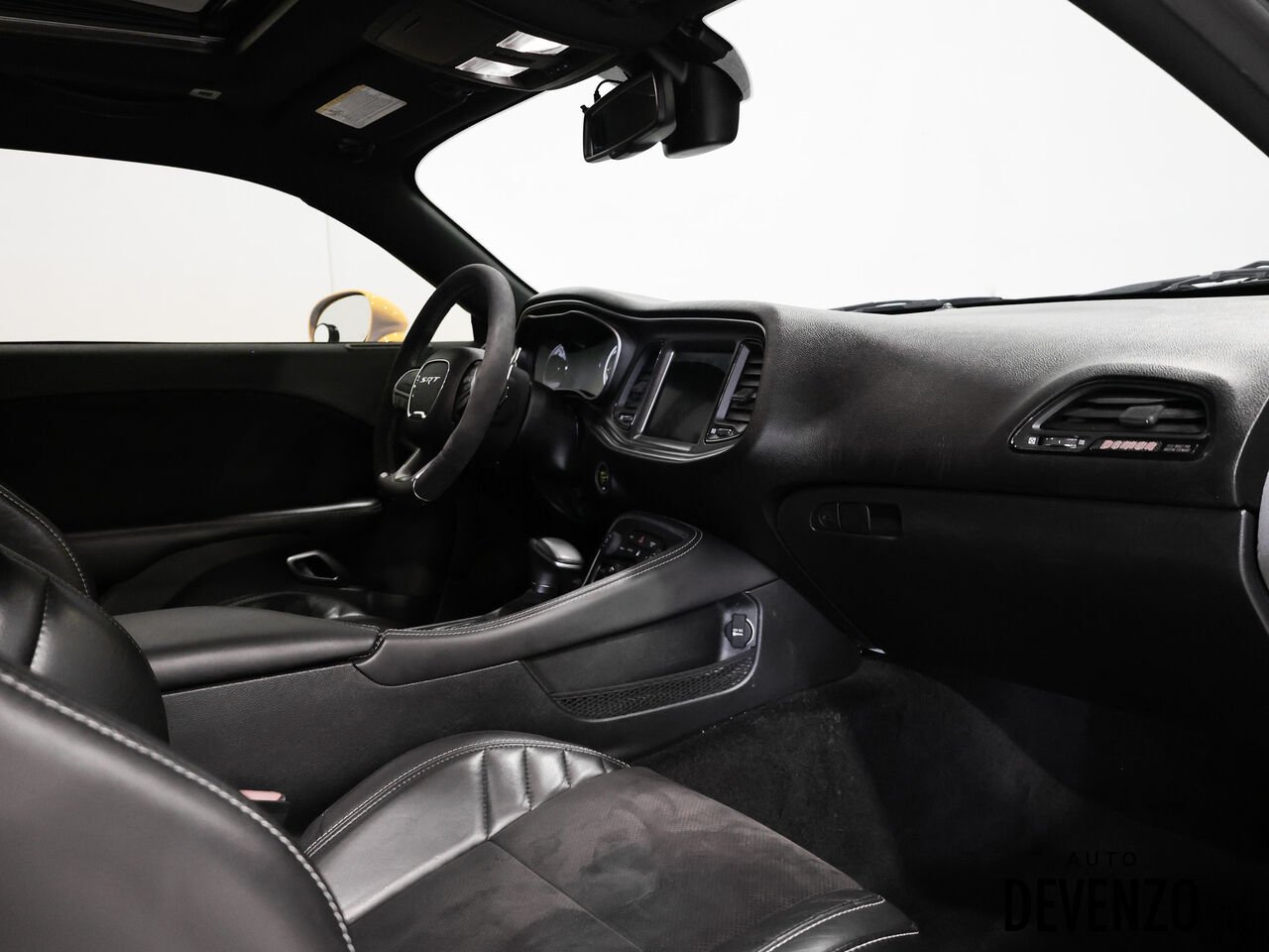 2018 Dodge Challenger Yellow Saint-Eustache - photo #6