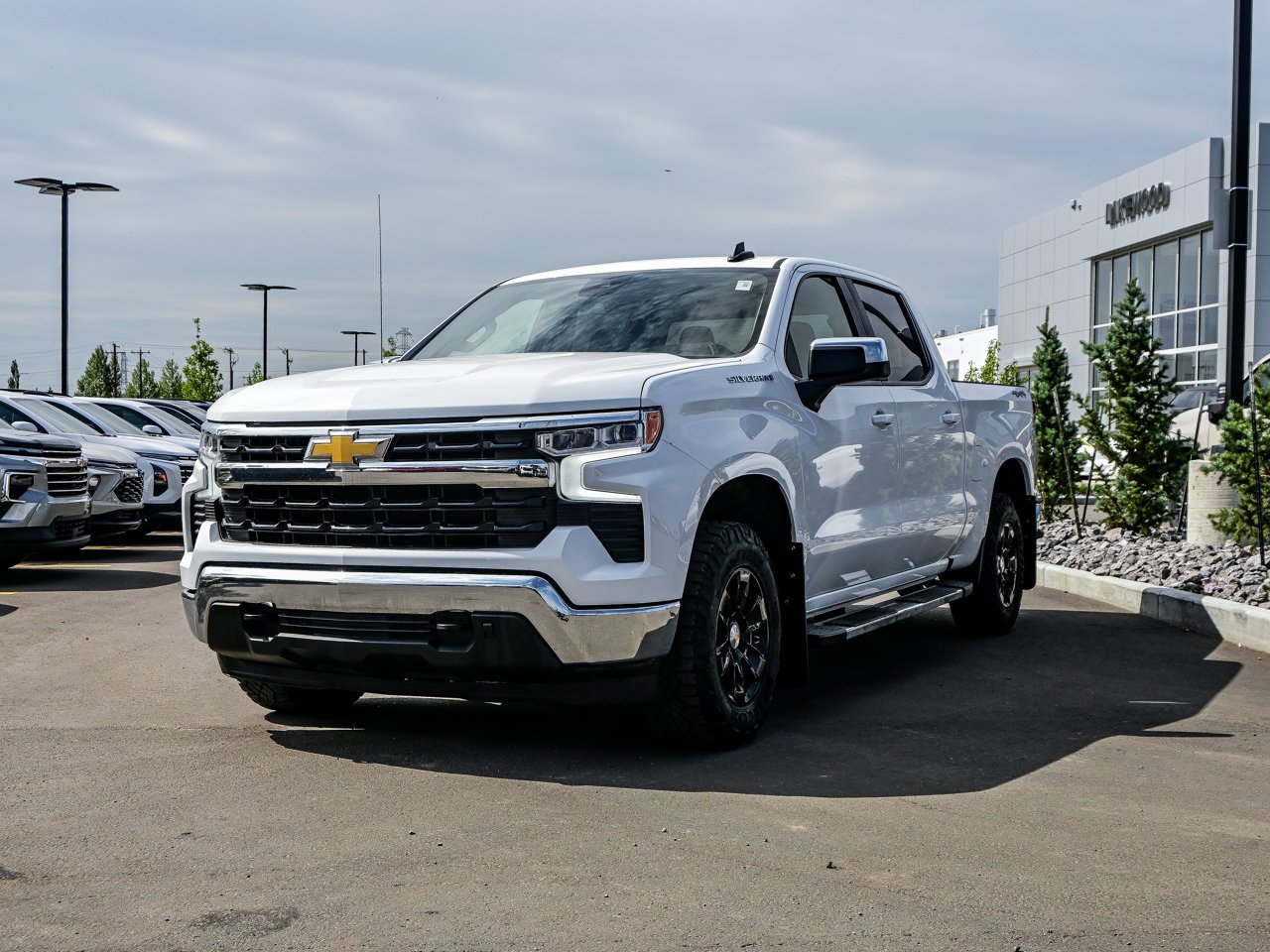2024 Chevrolet Silverado 1500 4WD Crew Cab 147 LT White Sherwood Park - photo #3