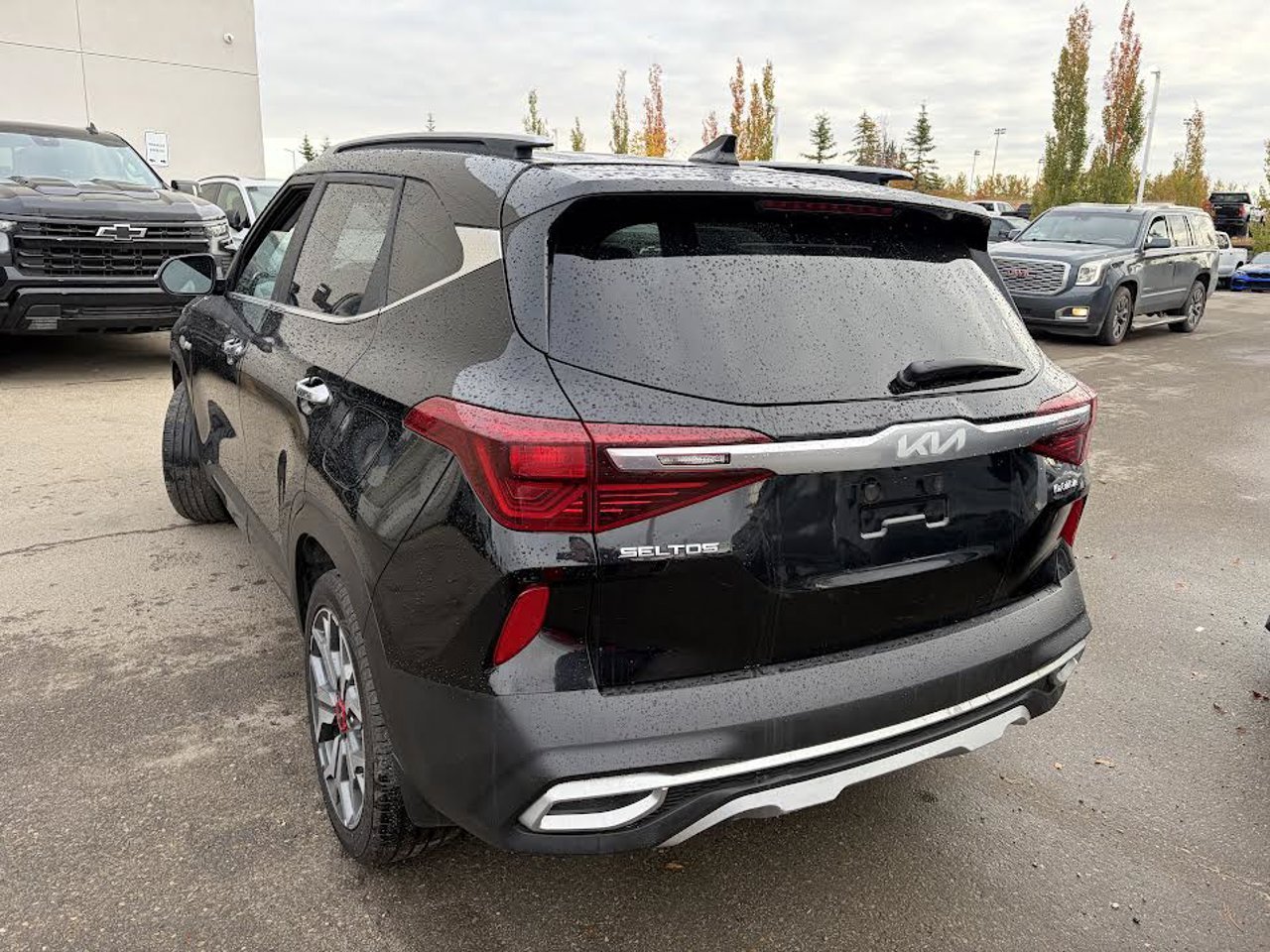 2022 Kia Seltos SX Turbo AWD w/Black Interior Black Sherwood Park - photo #3