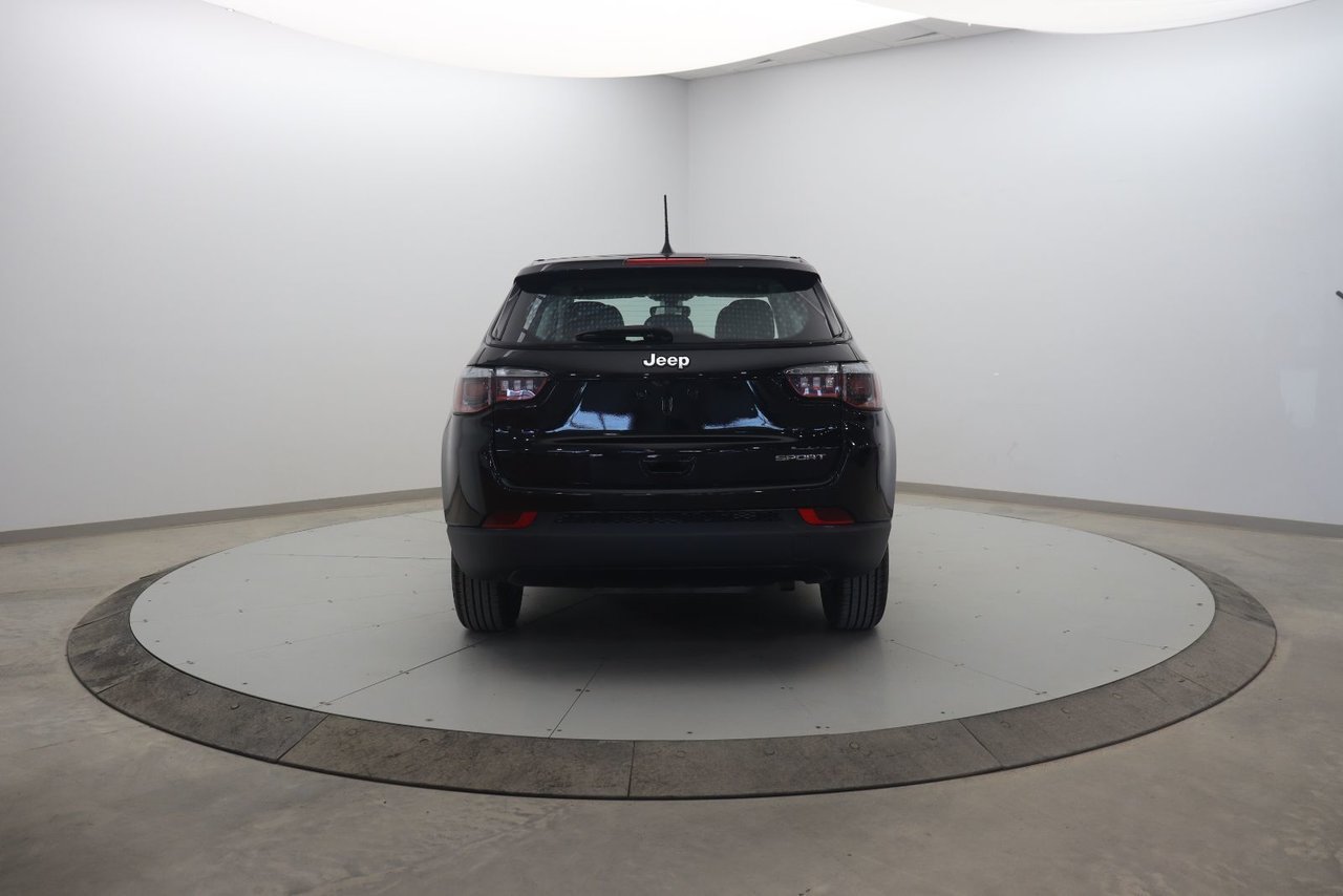Jeep Compass NIV 3C4NJCAB3LT114859 2020 Noir Chicoutimi - photo #4