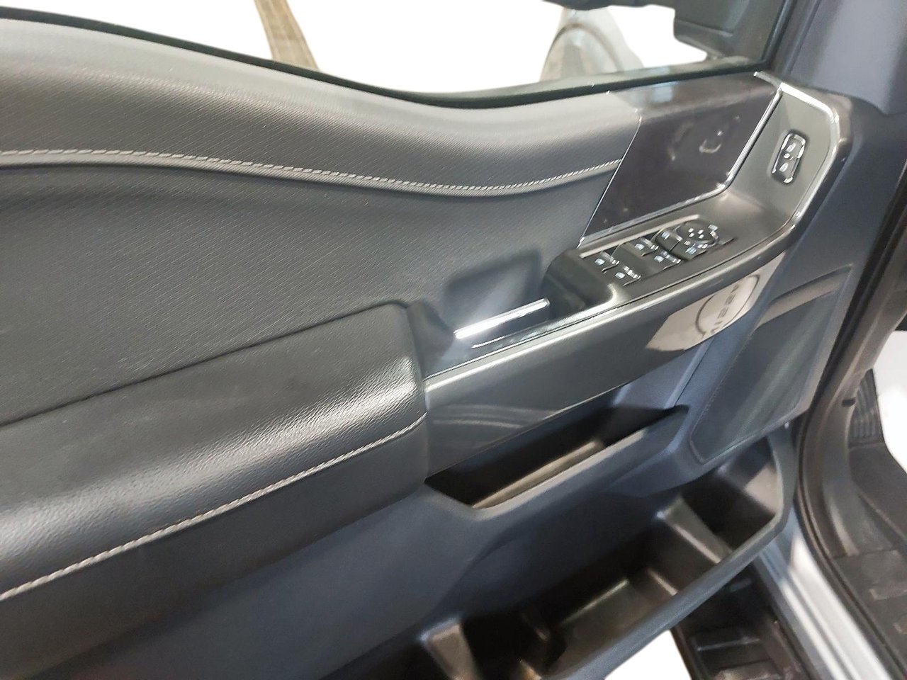 Ford F-150 2023 Gris Baie-Comeau - photo #10