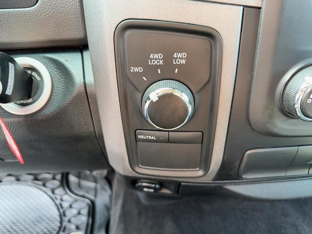 2017 Ram 1500 ST Grey Baie-Comeau - photo #16