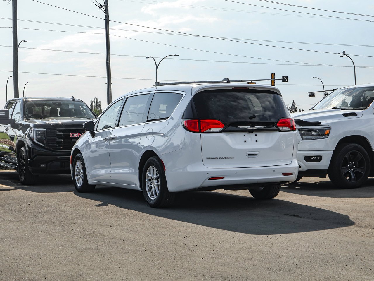 2024 Chrysler Grand Caravan SXT 2WD White Sherwood Park - photo #5