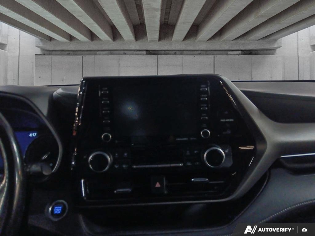 2021 Toyota Highlander 2602235A | XLE, well maintained local trade in. Black Edmonton - photo #17