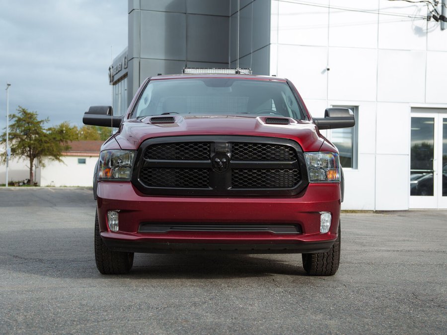 Ram 1500 Classic Express Quad Cab 4x4 caisse de 6 pi 4 po 2019 Rouge