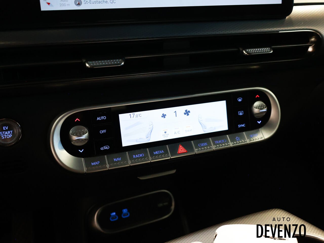 2023 Genesis GV60 White Saint-Eustache - photo #16