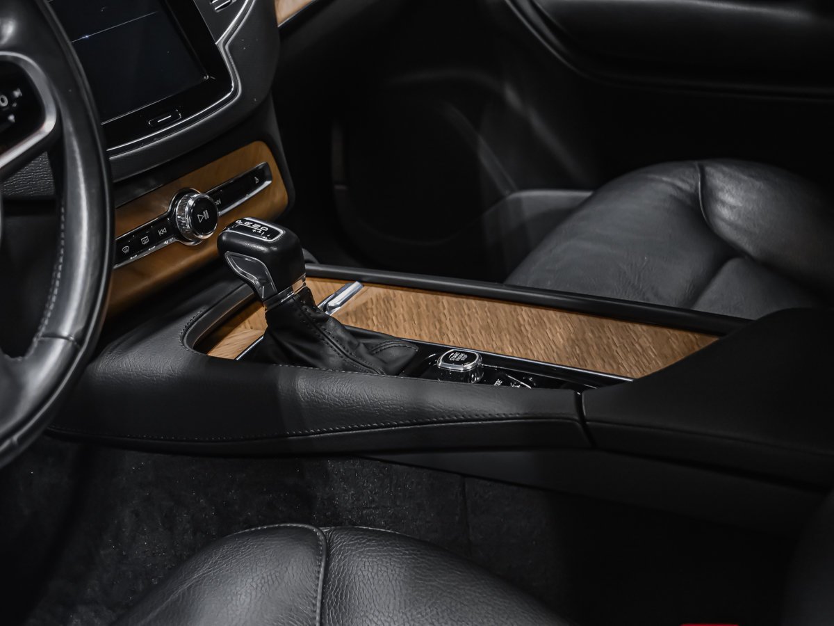 2021 Volvo XC90 T6 MOMENTUM CLIMAT HARMAN KARDON Black Montreal - photo #6