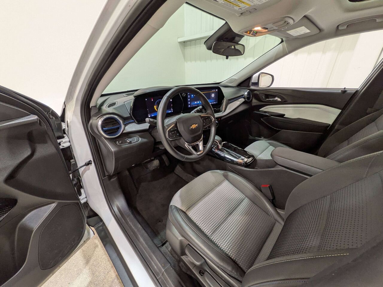 2025 Chevrolet Trax FWD 4dr LT White Val-David - photo #9