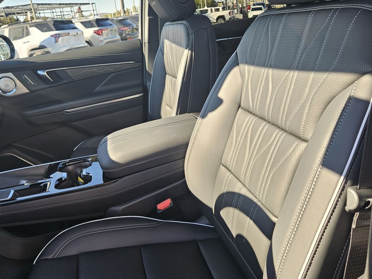Buick Enclave Avenir 4 portes TI 2027 Blanc irisé triple couche Thetford Mines - photo #13