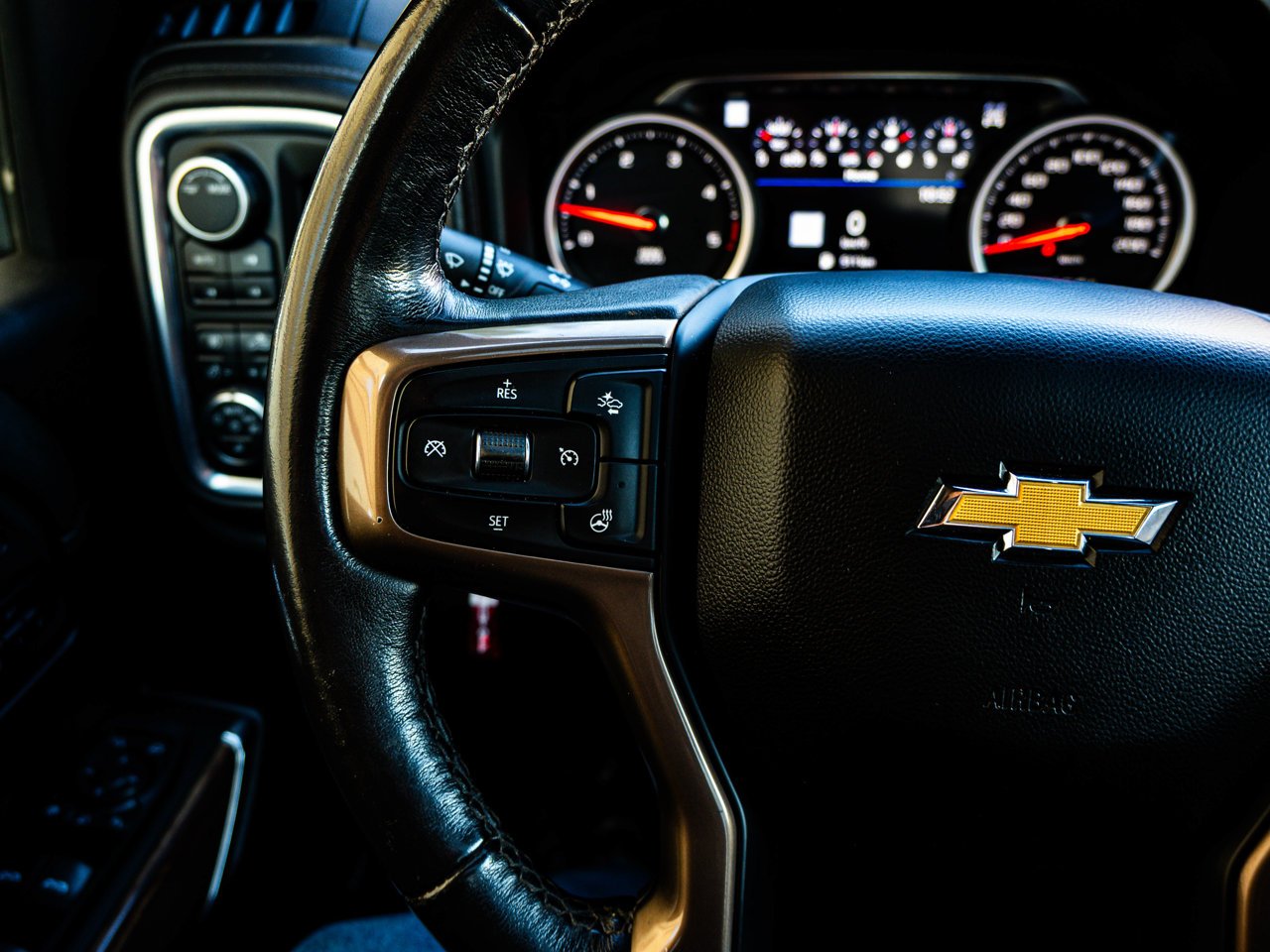 2023 Chevrolet Silverado 3500HD 4WD Crew Cab 159 High Country White Sherwood Park - photo #23