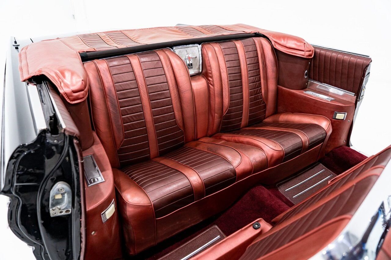 Oldsmobile Starfire Factory A/C. Single repaint and extensive ownership history **PRICE IN USD** 1962 Noir Montréal - photo #8