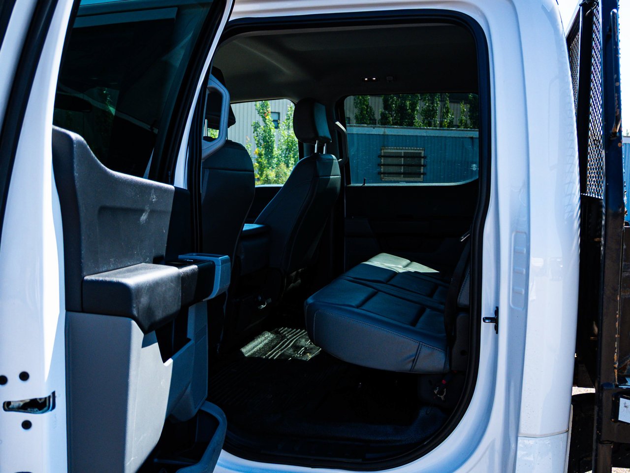 2024 Ford Super Duty F-350 SRW XL 4WD Crew Cab 179 WB 60 CA White Sherwood Park - photo #24