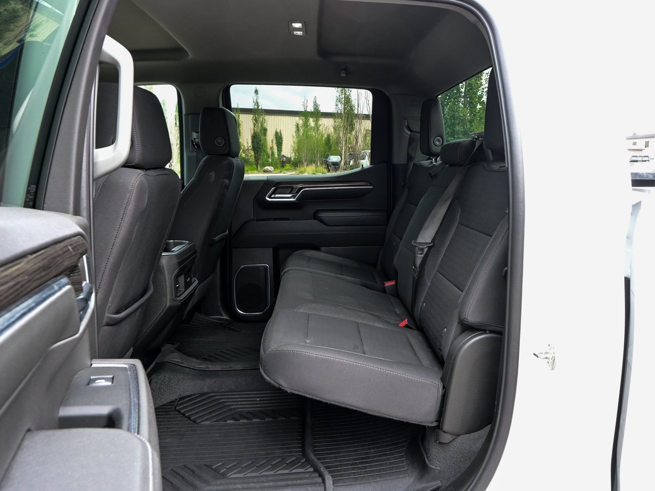 2024 Chevrolet Silverado 1500 4WD Crew Cab 147 RST White Sherwood Park - photo #29