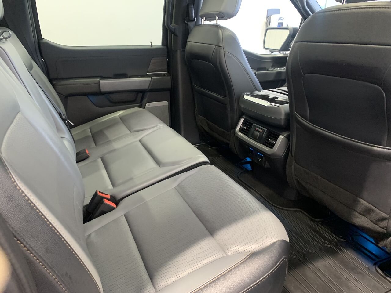 2024 Ford F-150 Lightning LARIAT Black Saint-Eustache - photo #15