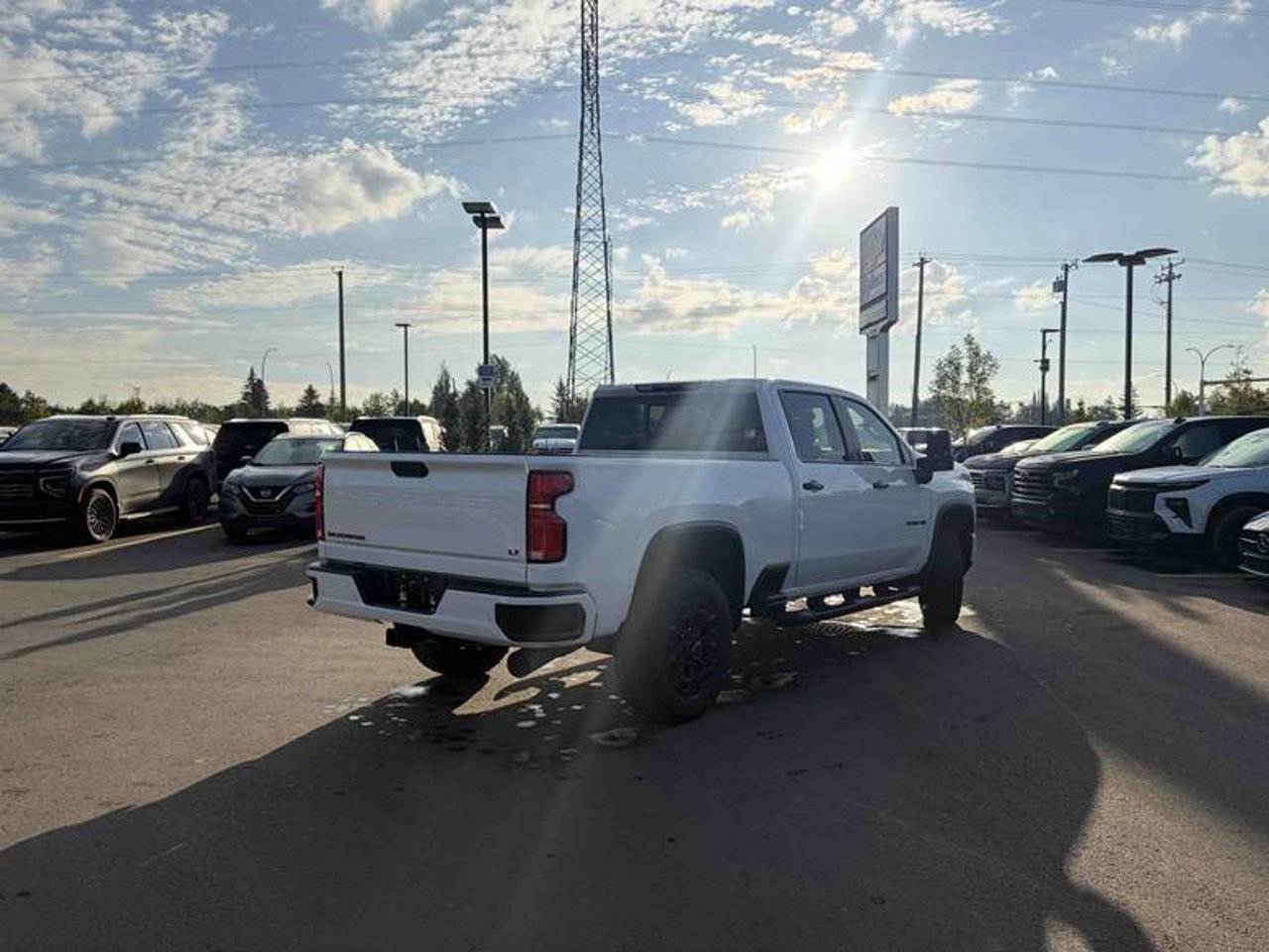 2024 Chevrolet Silverado 2500HD 4WD Crew Cab 159 LT White Sherwood Park - photo #4