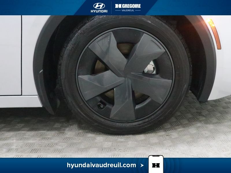 2026 Toyota Prius Silver Laval - photo #31