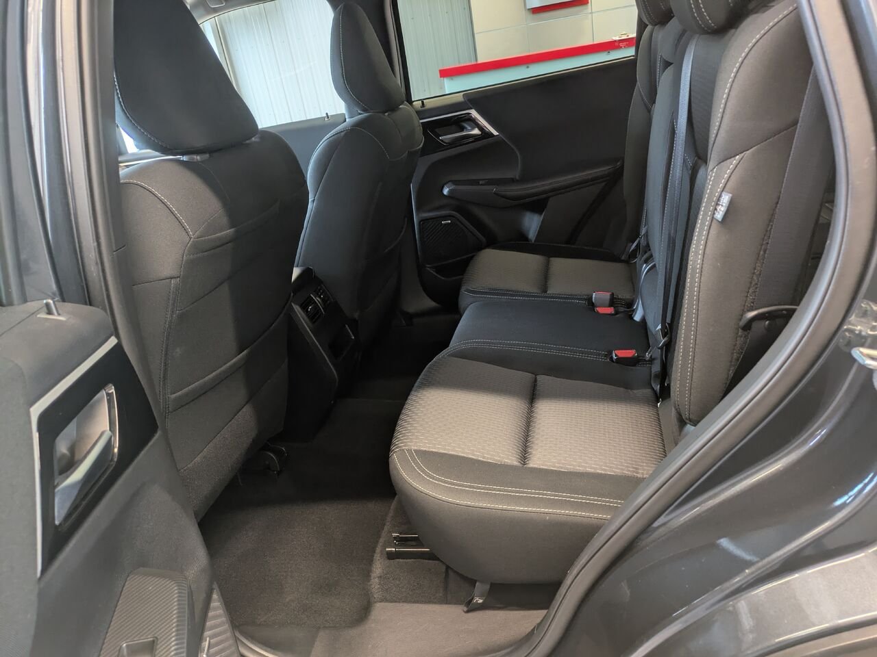 2025 Mitsubishi Outlander Grey Gatineau - photo #16