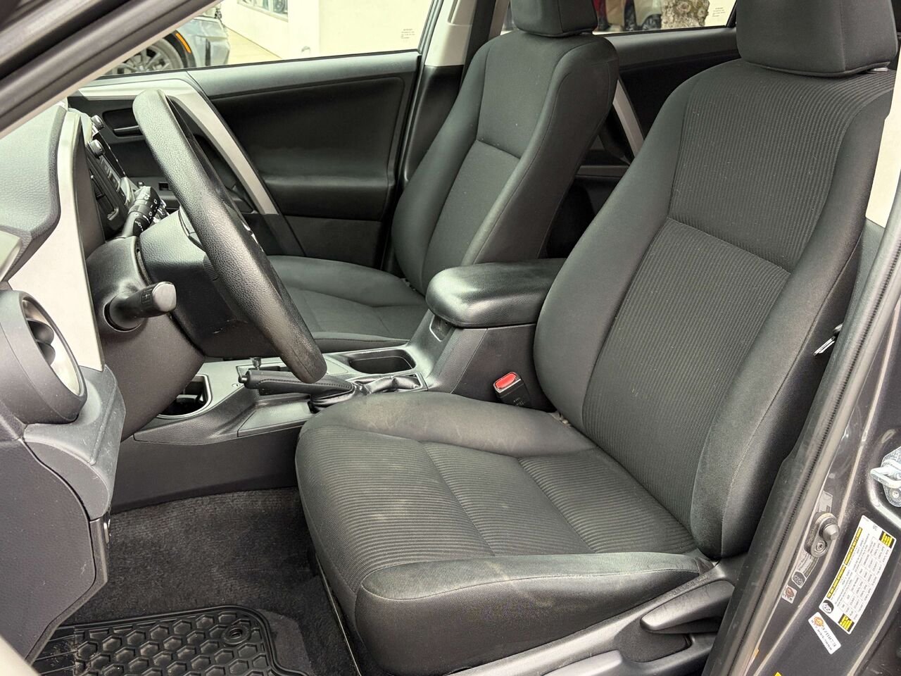 2017 Toyota RAV4 LE Grey Gatineau - photo #10