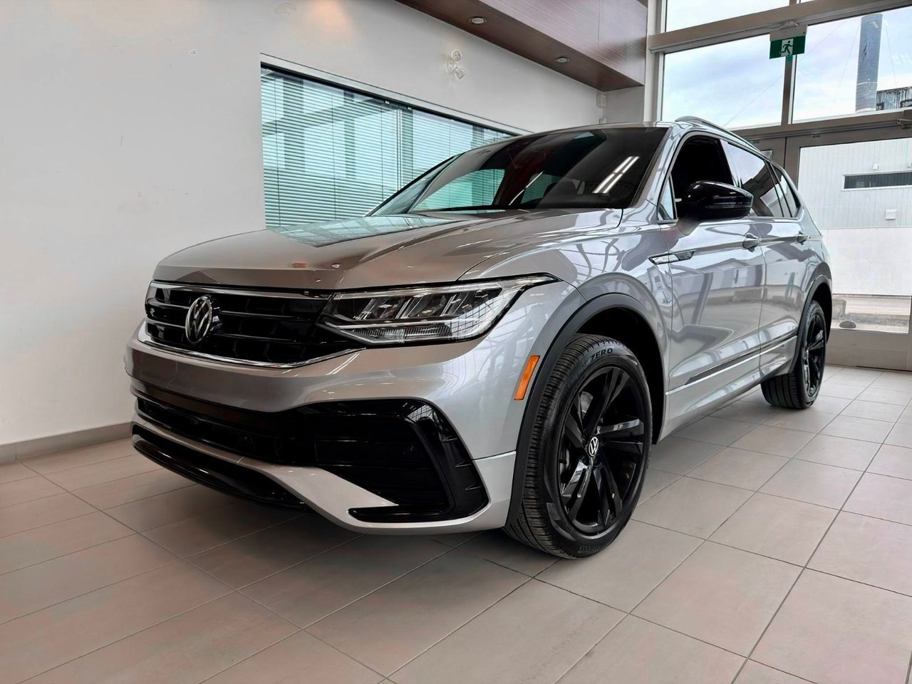 Volkswagen Tiguan 2024 Gris Notre-Dame-des-Prairies - photo #2