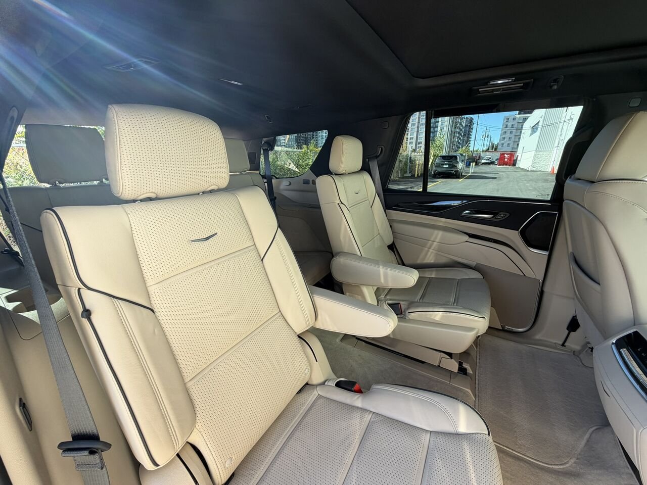 2023 Cadillac Escalade PREMIUM LUXURY AWD FINANCEMENT À PARTIR 3.99% White Laval - photo #25