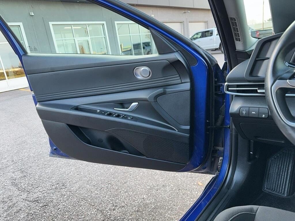 2022 Hyundai Elantra Preferred Blue Baie-Comeau - photo #8