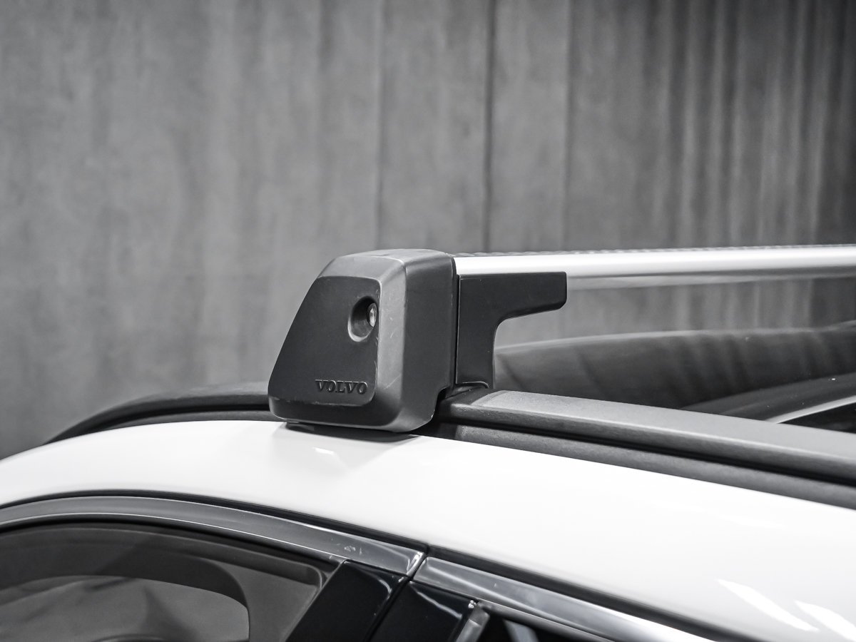 2022 Volvo XC60 B6 MOMENTUM CLIMATE White Montreal - photo #5