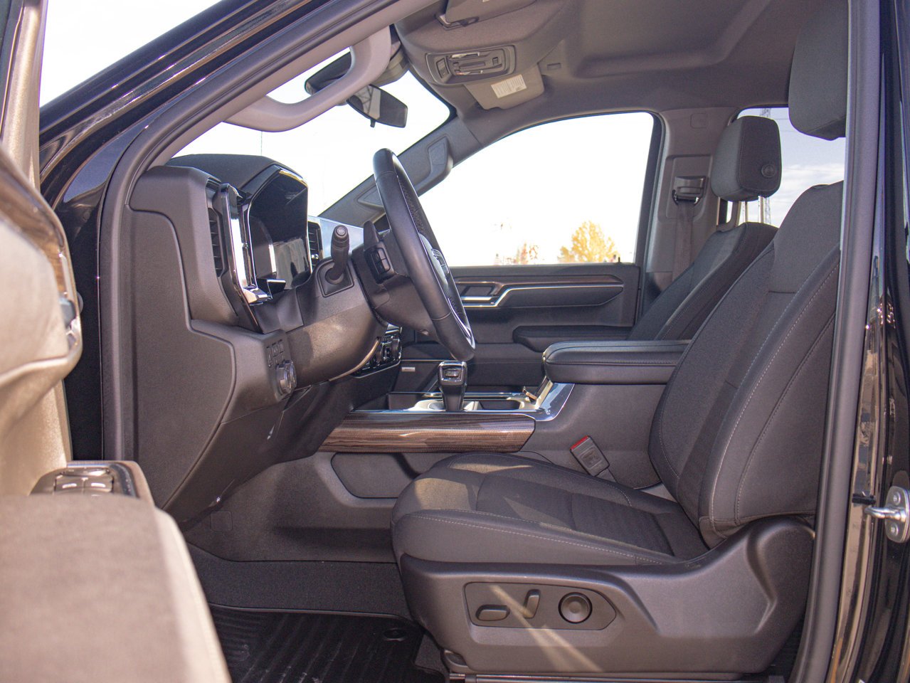 2025 Chevrolet Silverado 1500 4WD Crew Cab 147 RST Black Sherwood Park - photo #16