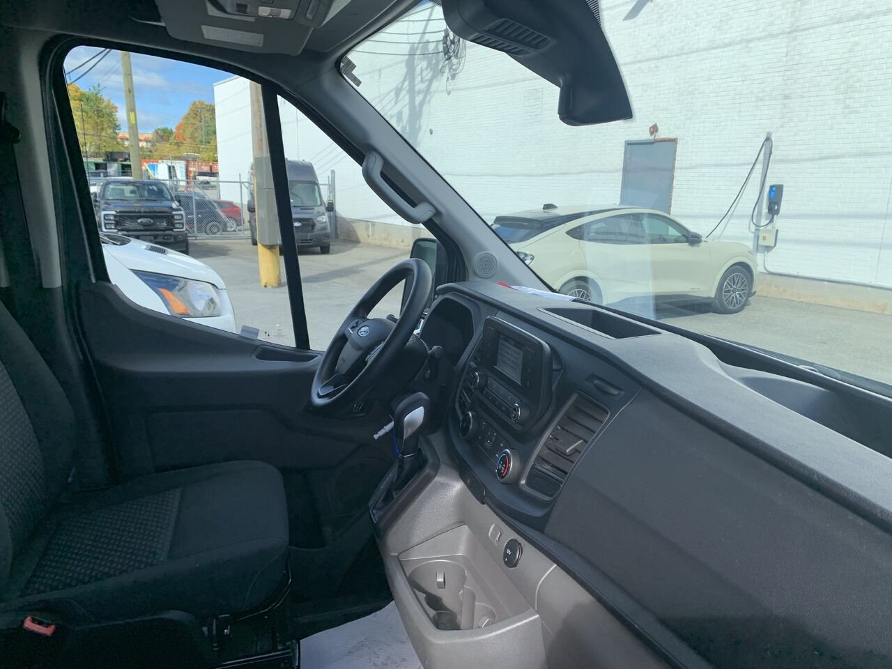 2025 Ford Transit fourgon utilitaire Grey Châteauguay - photo #20