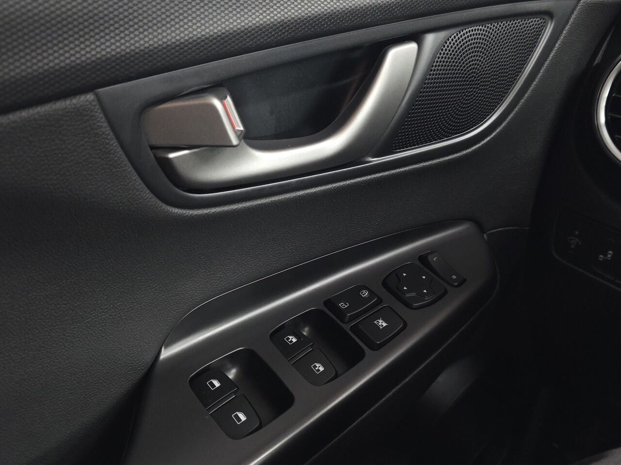 2018 Hyundai Kona 2.0L Luxe Red Val-David - photo #11