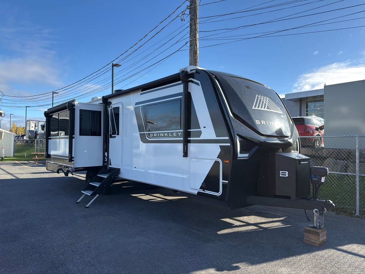 2025 BRINKLEY Z295 | ACCOMODATION White Granby - photo #0