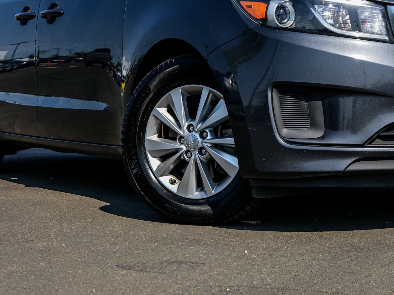 2017 Kia Sedona 4dr Wgn LX Grey Sherwood Park - photo #5