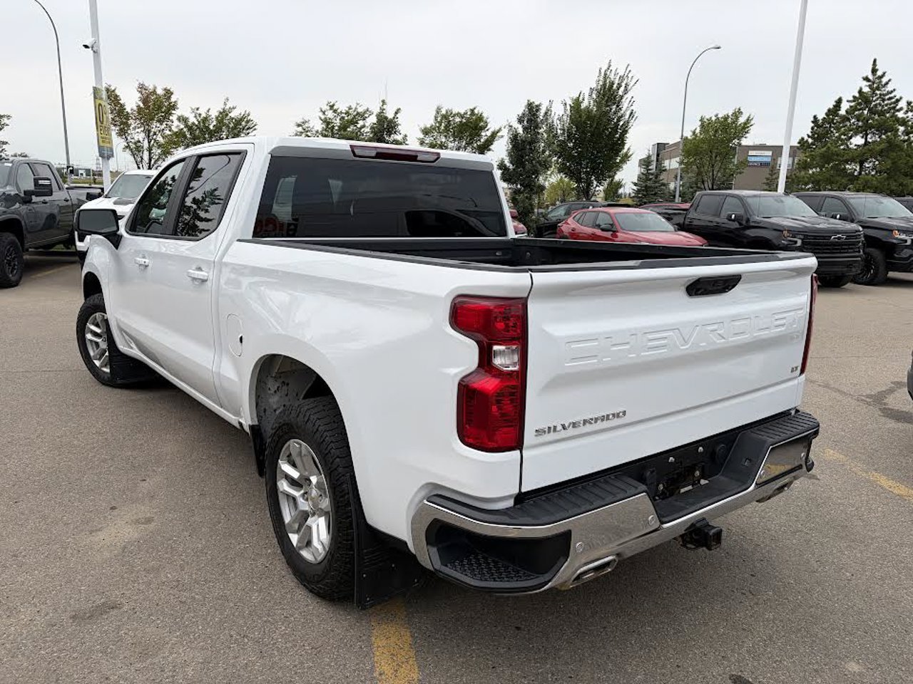 2023 Chevrolet Silverado 1500 4WD Crew Cab 147 LT White Sherwood Park - photo #3