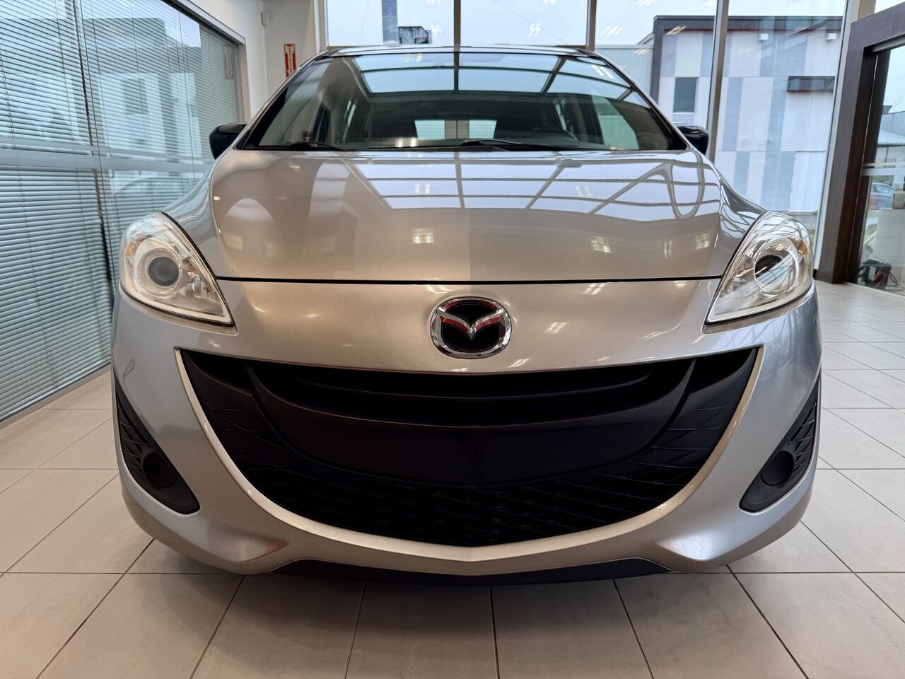 2014 Mazda Mazda5 Silver Notre-Dame-des-Prairies - photo #3